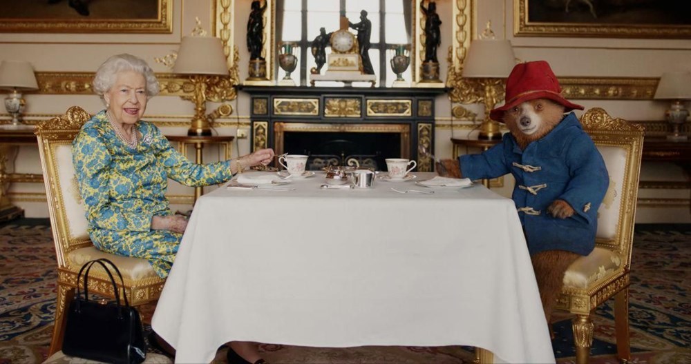 Kraliçe Elizabeth için bırakılan Paddington ayıları bağışlandı - 4