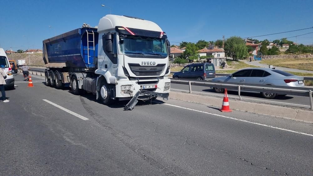 TIR’dan dökülen malzeme kazaya neden oldu: 11 yaralı - 2