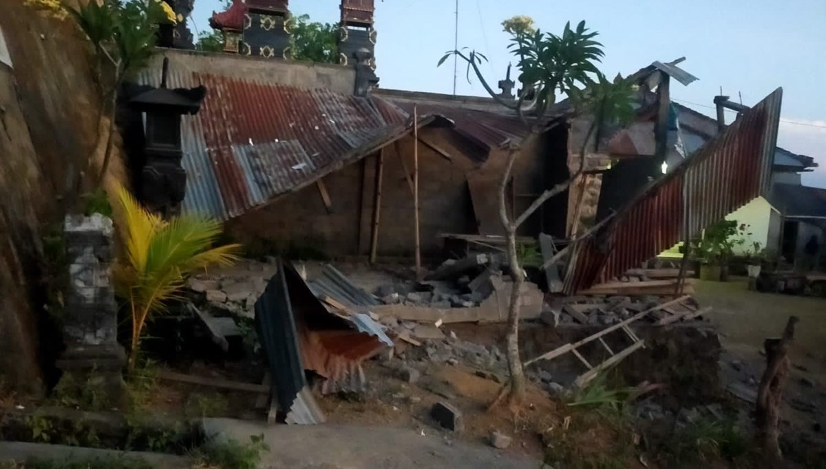 Endonezya'da 4,8 büyüklüğünde deprem: 3 ölü, 7 yaralı