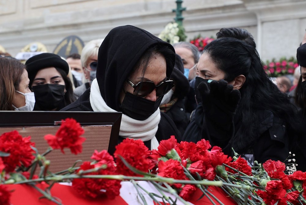 Usta oyuncu Fatma Girik son yolculuğuna uğurlandı - 11