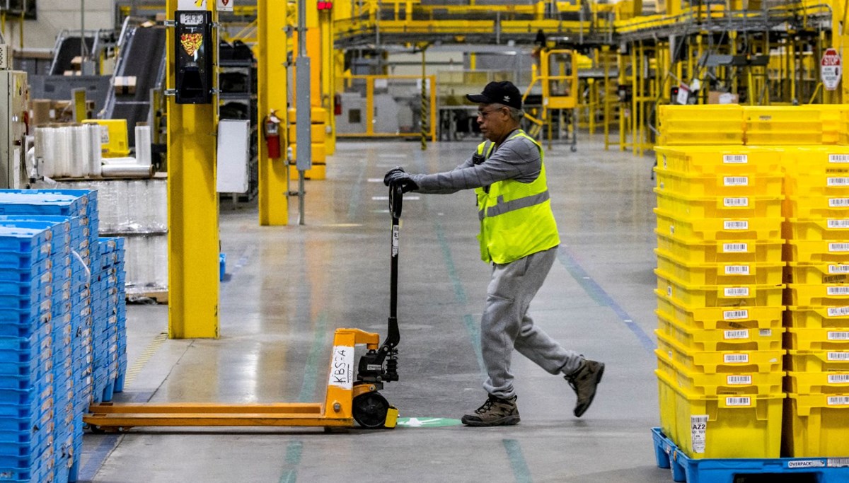 Binlerce Amazon çalışanı greve çıktı