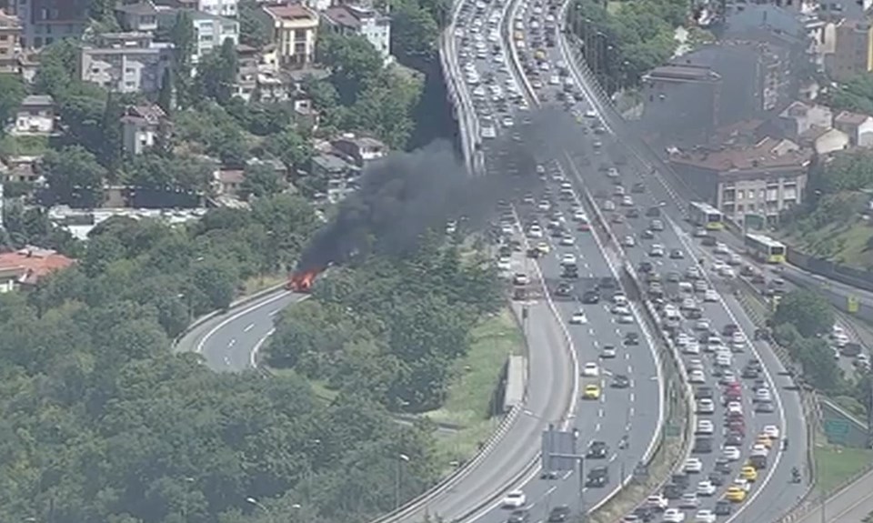 Beşiktaş'ta araç yangını - 1