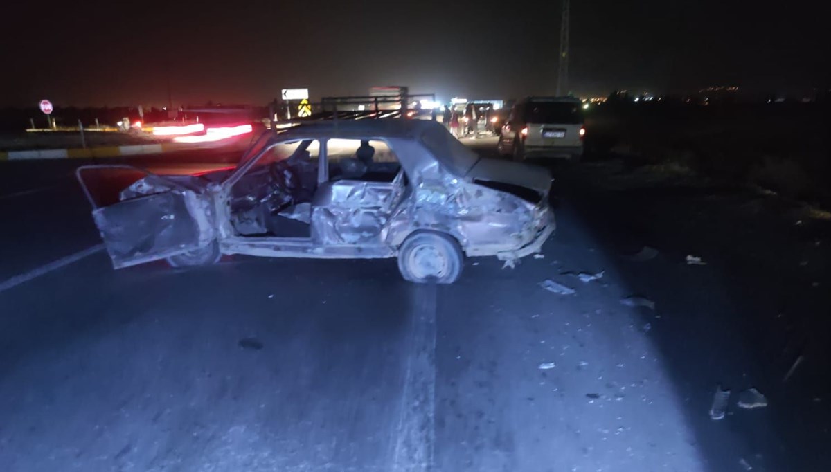 Yakıtı biten otomobillerini iten arkadaşlara TIR çarptı: 1 ölü, 1 yaralı