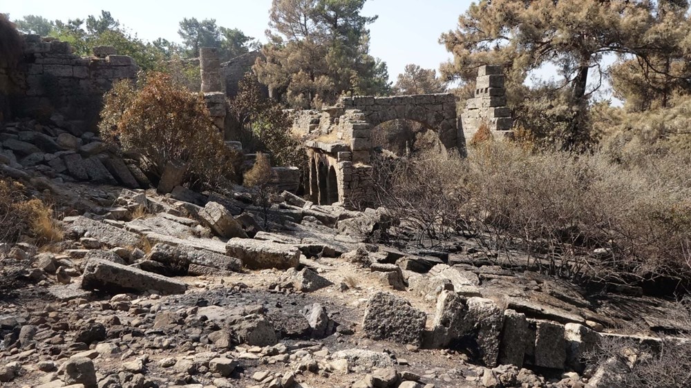 Yangın Lyrbe'yi de vurdu: Antik kent küle döndü - 1
