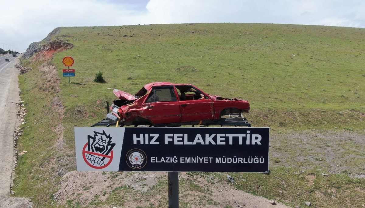 Kazalı araç sürücüleri yavaşlattı Kazalı araç sürücüleri yavaşlattı