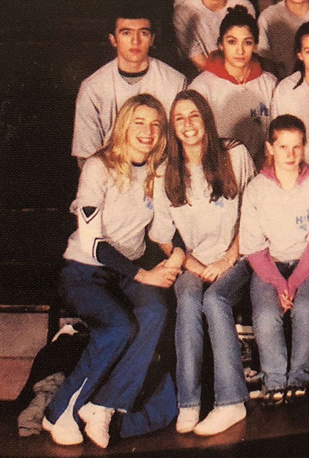 Su Burcu Yazgı Coşkun'dan nostaljik kare (Ünlülerin çocukluk ve gençlik halleri) - 556