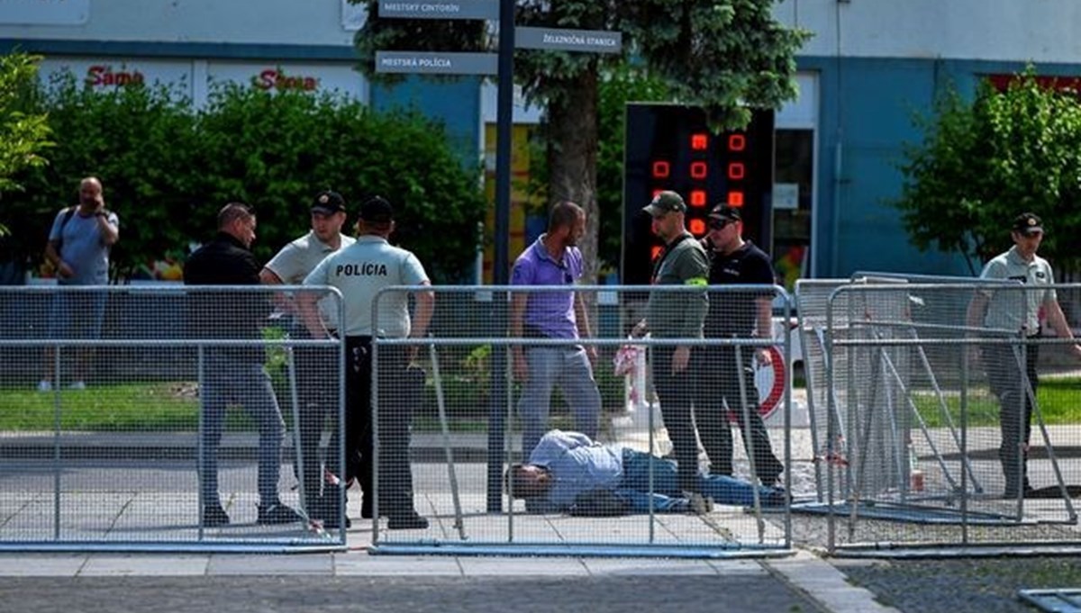 Slovakya Başbakanı Fico'ya silahlı saldırı