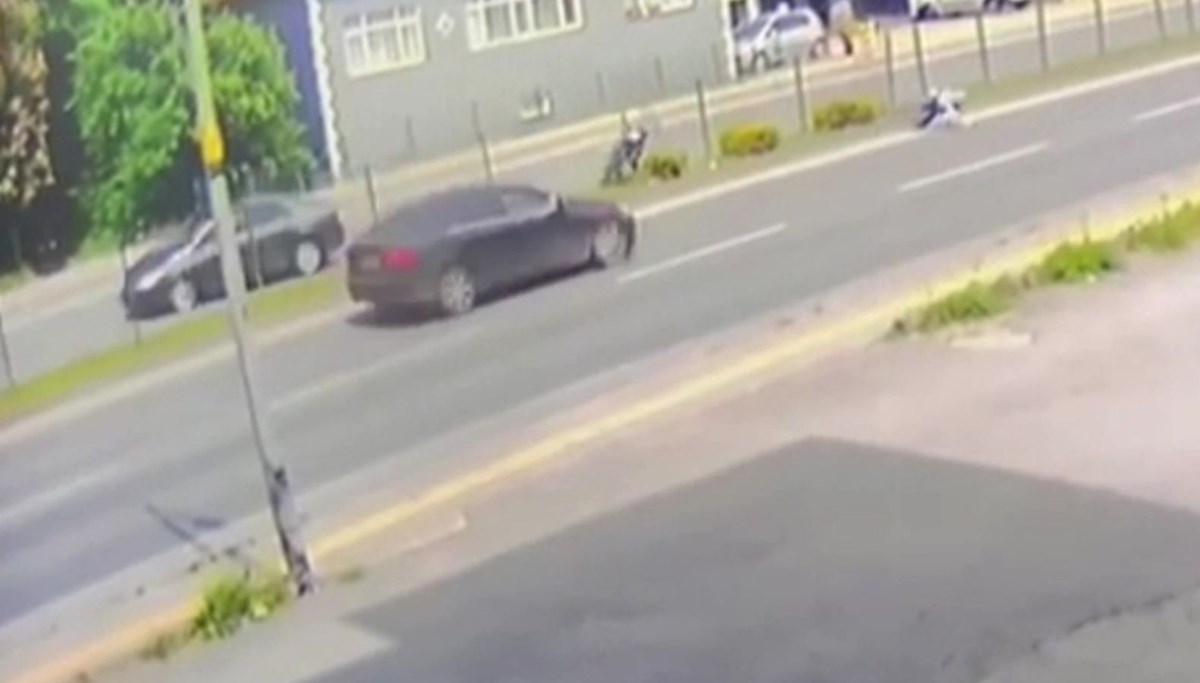 Feci kaza: Motosiklet takla attı Feci kaza: Motosiklet takla attı