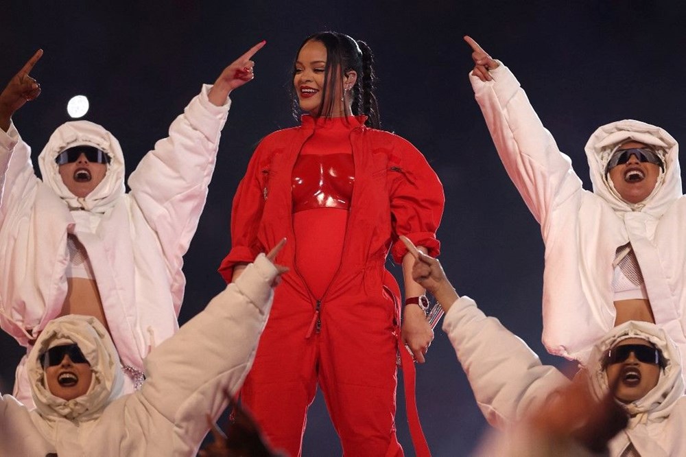 Rihanna ikinci çocuğuna hamile! Superbowl devre arası şovunda açıkladı - 3