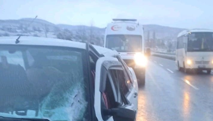 Tavşanlı'da trafik kazası: 2 yaralı