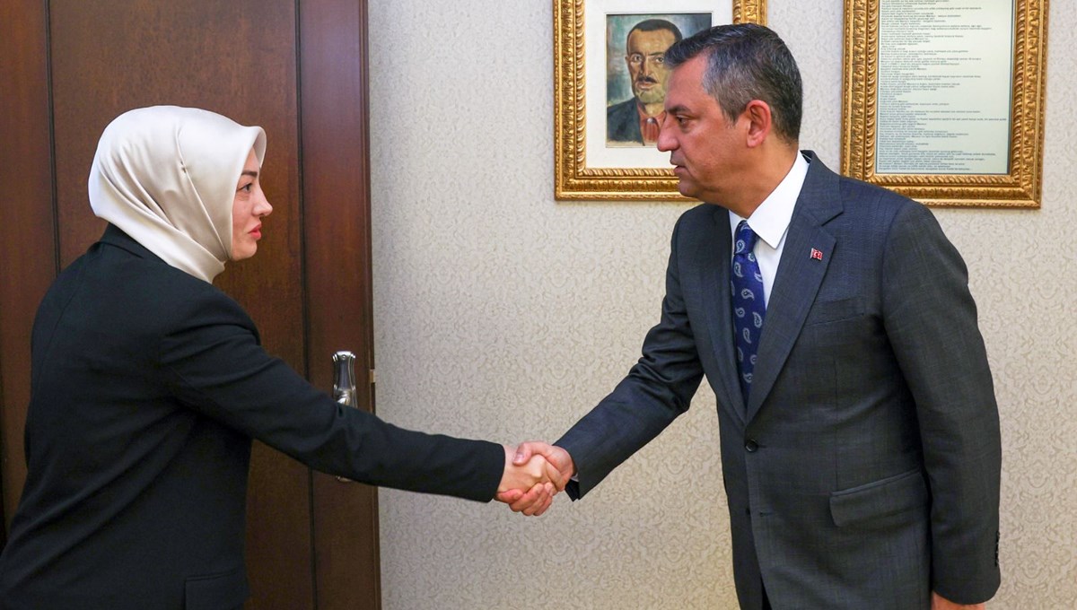Özgür Özel, Sinan Ateş'in eşi Ayşe Ateş ile görüştü Özgür Özel, Sinan Ateş'in eşi Ayşe Ateş ile görüştü