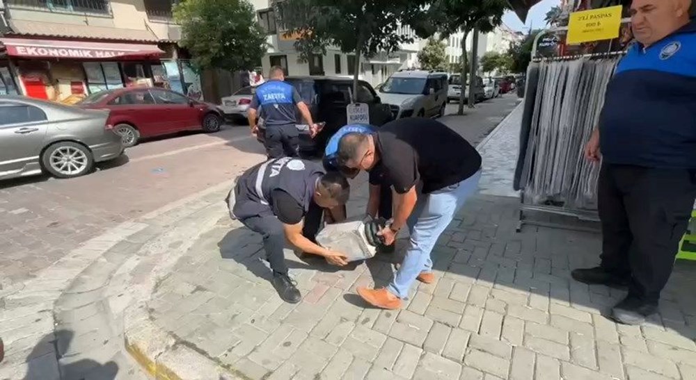 Kaldırım işgalcilerine denetim! Yüzlerce duba, lastik, palet, flama toplandı - 1