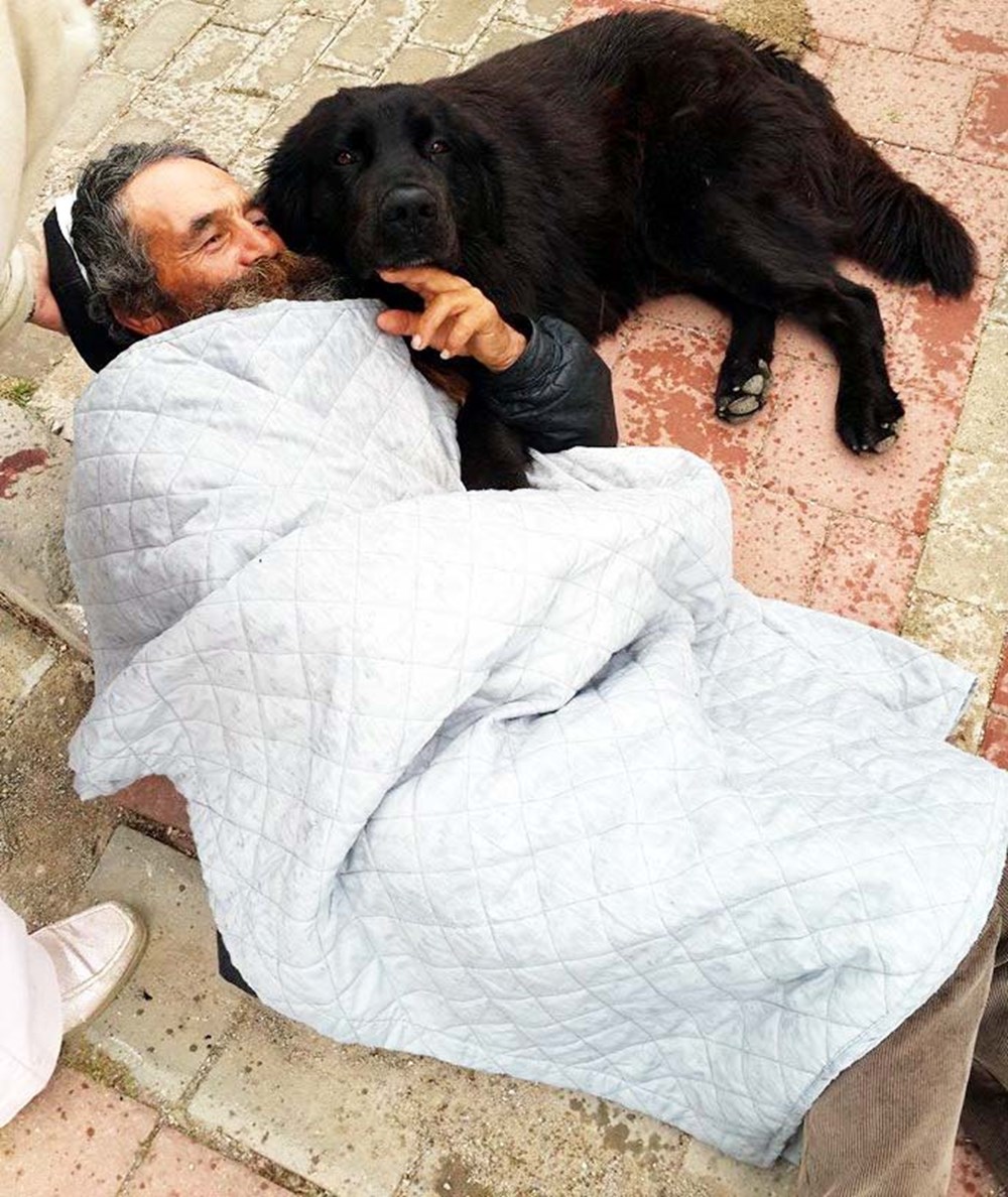 Köpeği 'Yaren' bir an olsun yanından ayrılmadı - 1