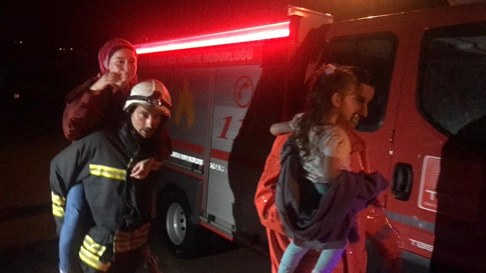 Rize'de otomobil sele kapıldı: 1 kişi kayıp - 2