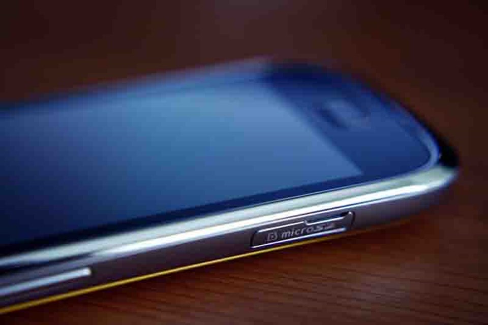Kompakt tasarımlı akıllı telefon: Galaxy Mini 2 - 2