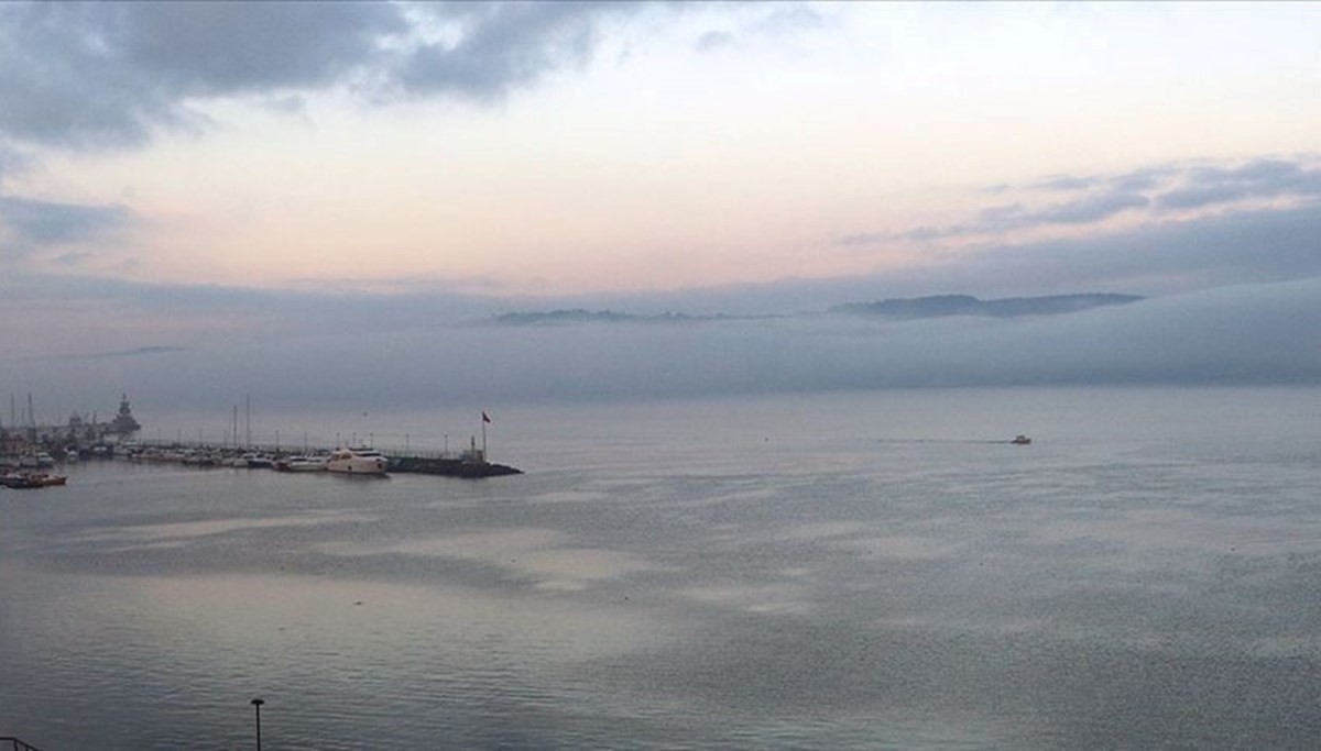 Çanakkale Boğazı hızı 10 knot altındaki gemi geçişlerine kapatıldı Çanakkale Boğazı hızı 10 knot altındaki gemi geçişlerine kapatıldı