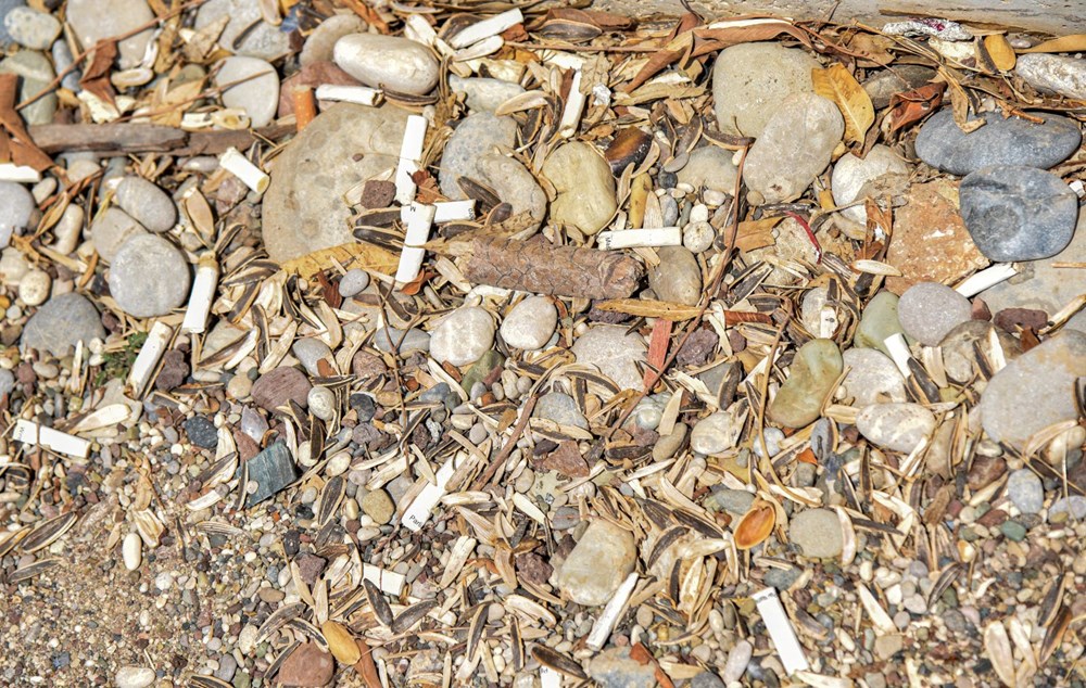 Antalya'da utandıran görüntüler! Dünyaca ünlü sahili çöplüğe çevirdiler - 5