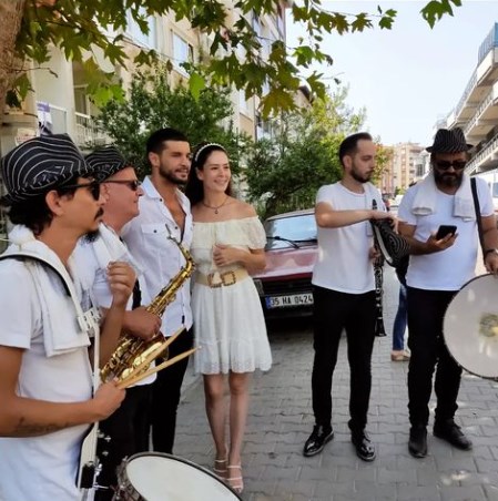 Yıldız Çağrı Atiksoy ve Berk Oktay kına gecesi yaptı | NLife