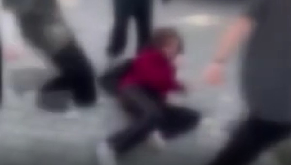 Akran zorbalığını kaydedip yayınladılar