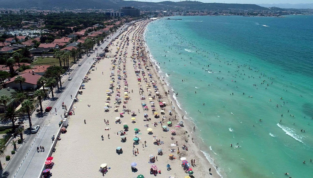 Çeşme'de bayram yoğunluğu