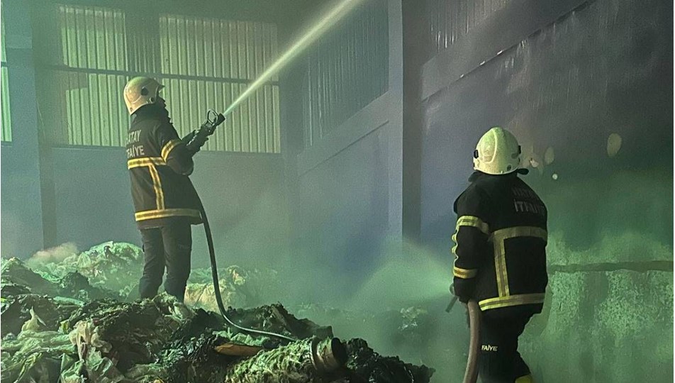 Hatay'da geri dönüşüm fabrikasında yangın