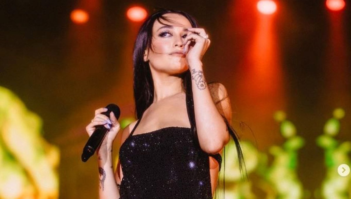 Öğretmenler için düzenlenen konsere çıkmayan Melike Şahin'e tepki Öğretmenler için düzenlenen konsere çıkmayan Melike Şahin'e tepki