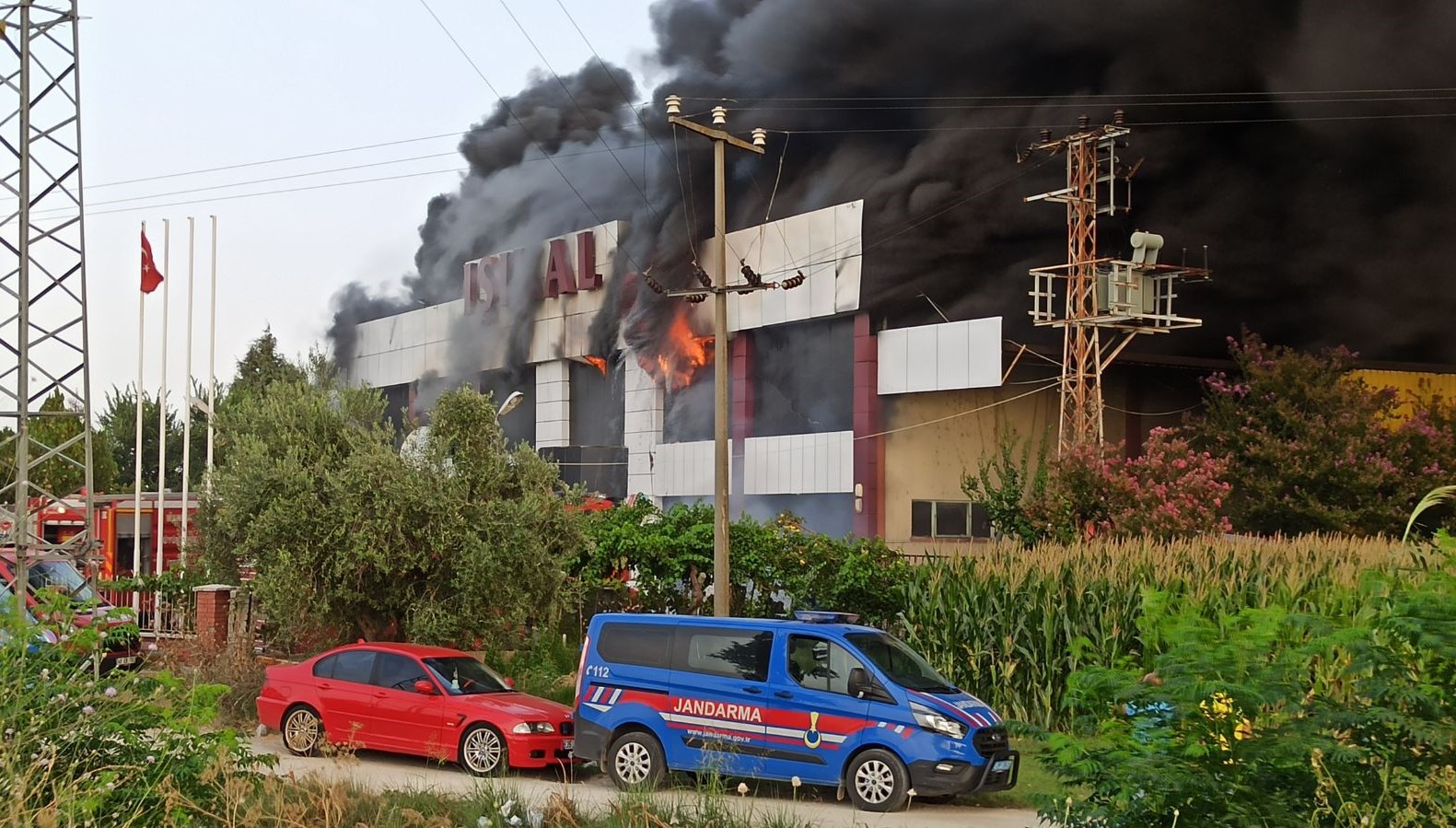 Manisa Saruhanlı�da mobilya fabrikasında yangın NTV