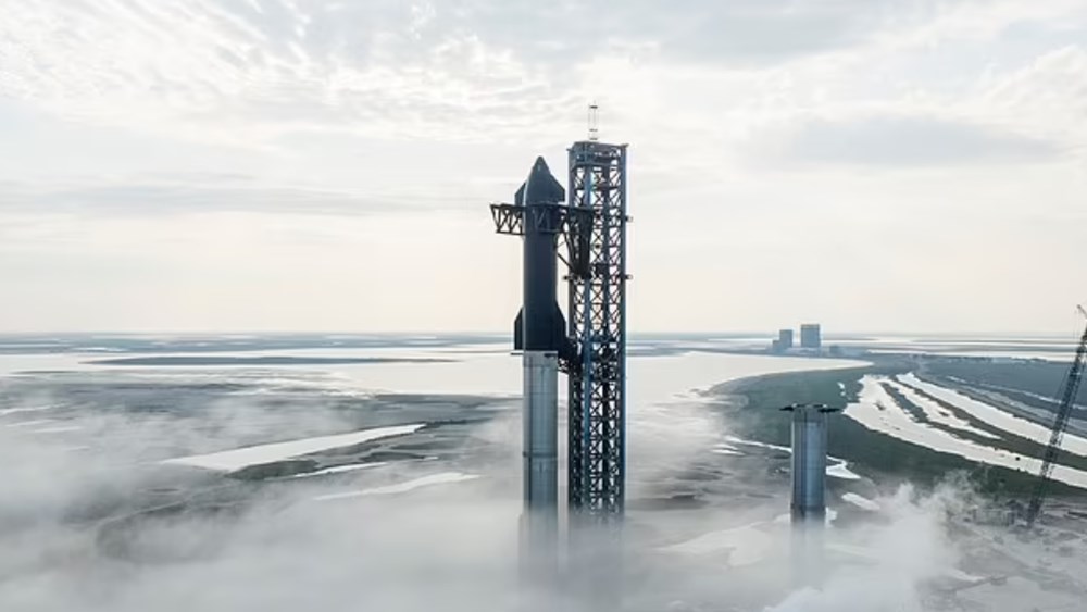 Elon Musk dünyanın en güçlü roketinin yeni görüntülerini paylaştı - 8