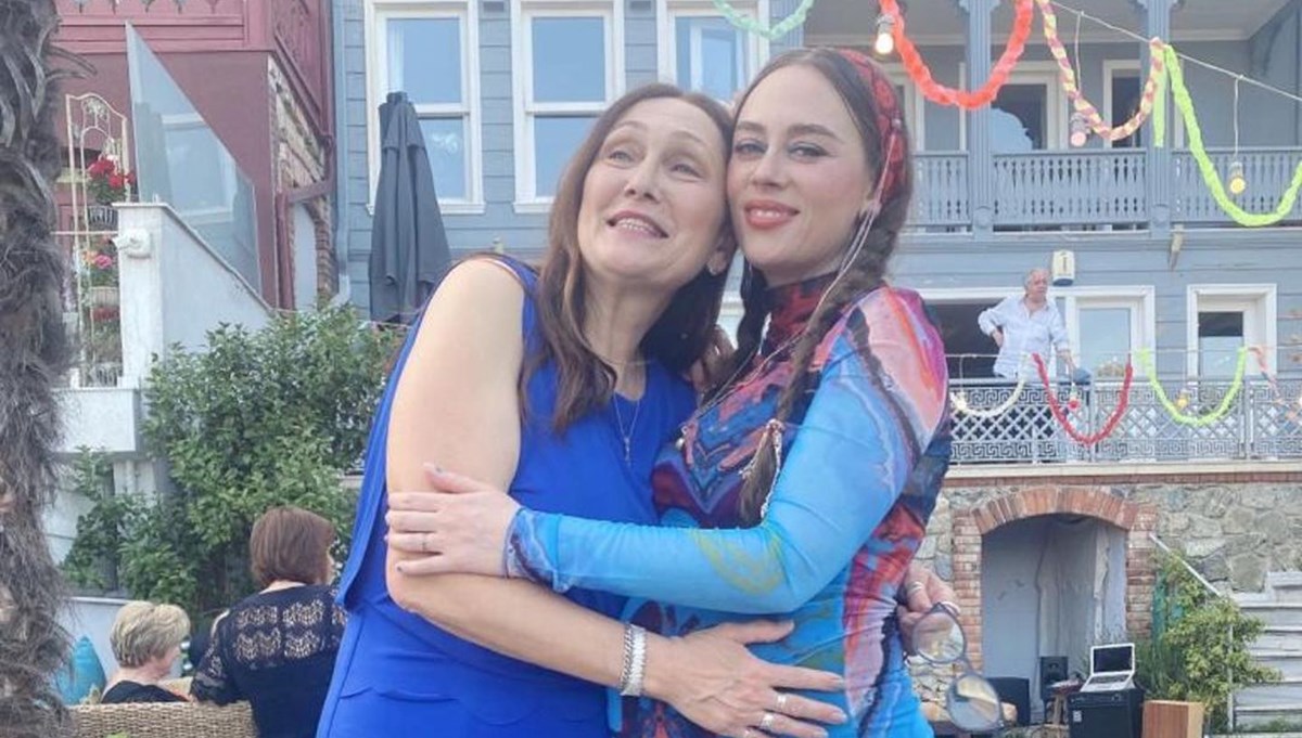 Demet Evgar'dan kına gecesi