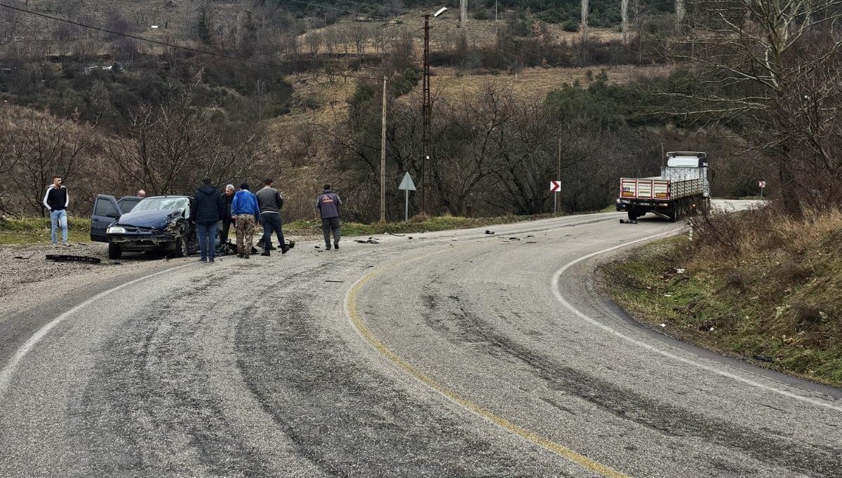 Tokat'ta TIR ile otomobil çarpıştı: 6 yaralı