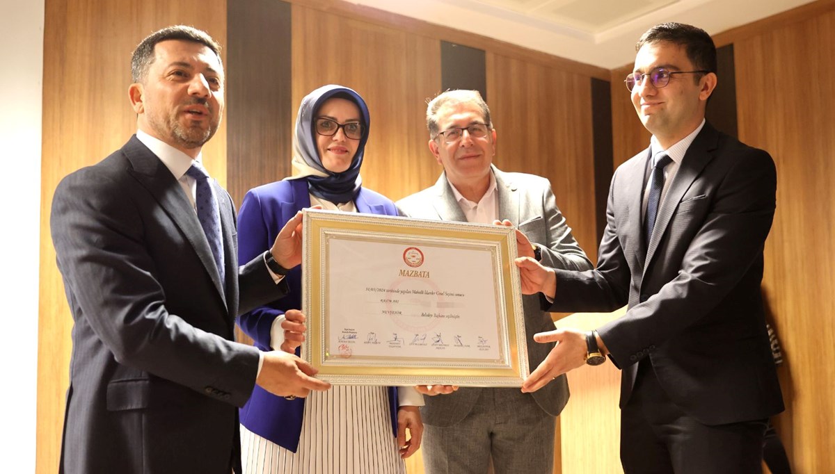 Nevşehir Belediye Başkanı Rasim Arı mazbatasını aldı Nevşehir Belediye Başkanı Rasim Arı mazbatasını aldı