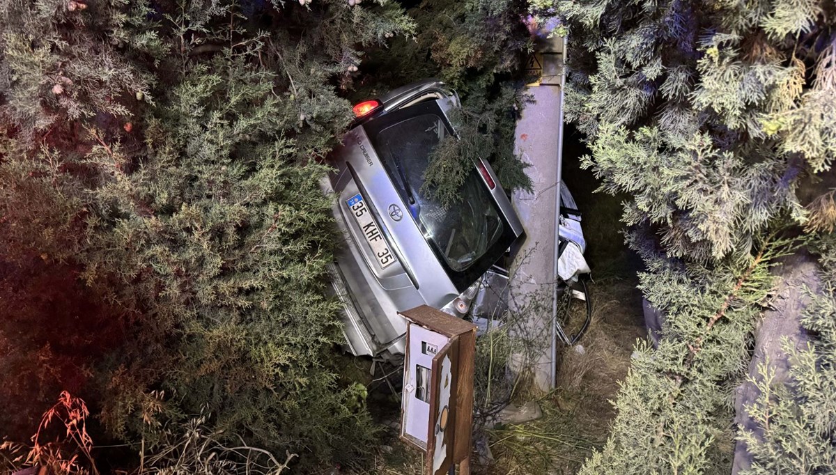 İzmir'de otomobil devrildi: 1 ölü İzmir'de otomobil devrildi: 1 ölü