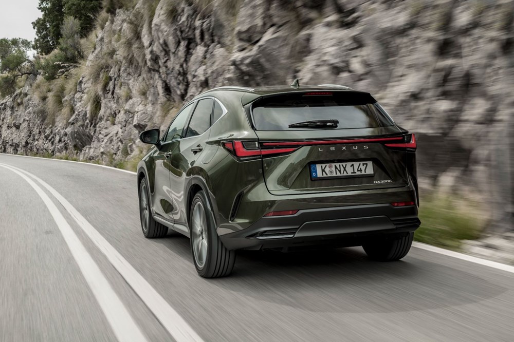 Lexus'ta yeni dönem: İlk plug-in hibrit modelini tanıttı - 24