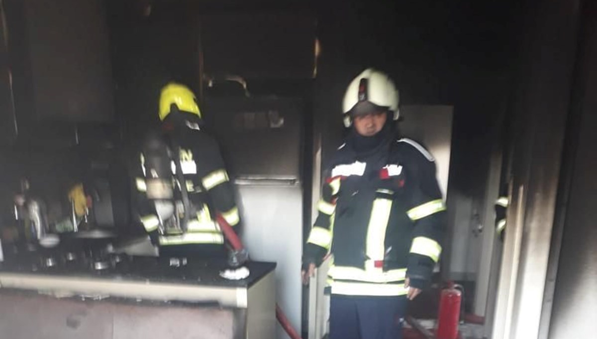 Mersin’de 14 katlı binada yangın Mersin’de 14 katlı binada yangın