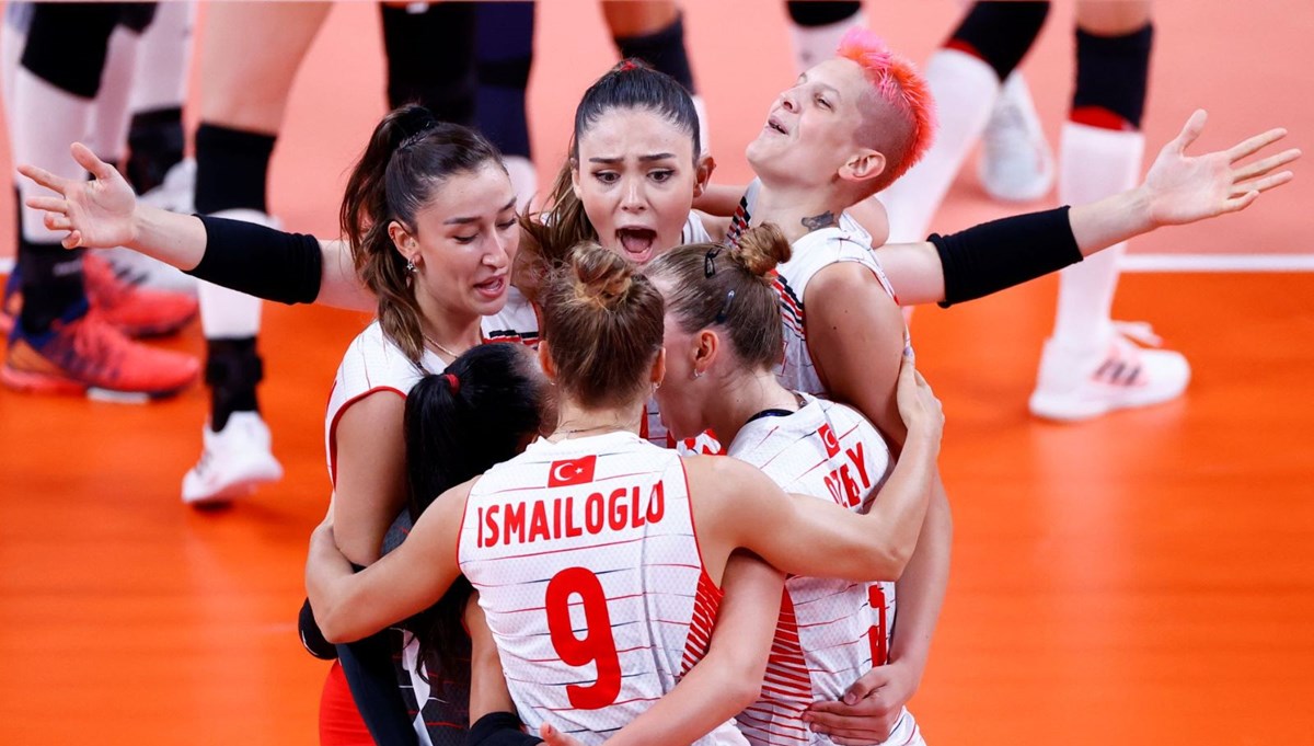 SON DAKİKA: Filenin Sultanları, son Olimpiyat şampiyonu Çin'i 3-0 yendi