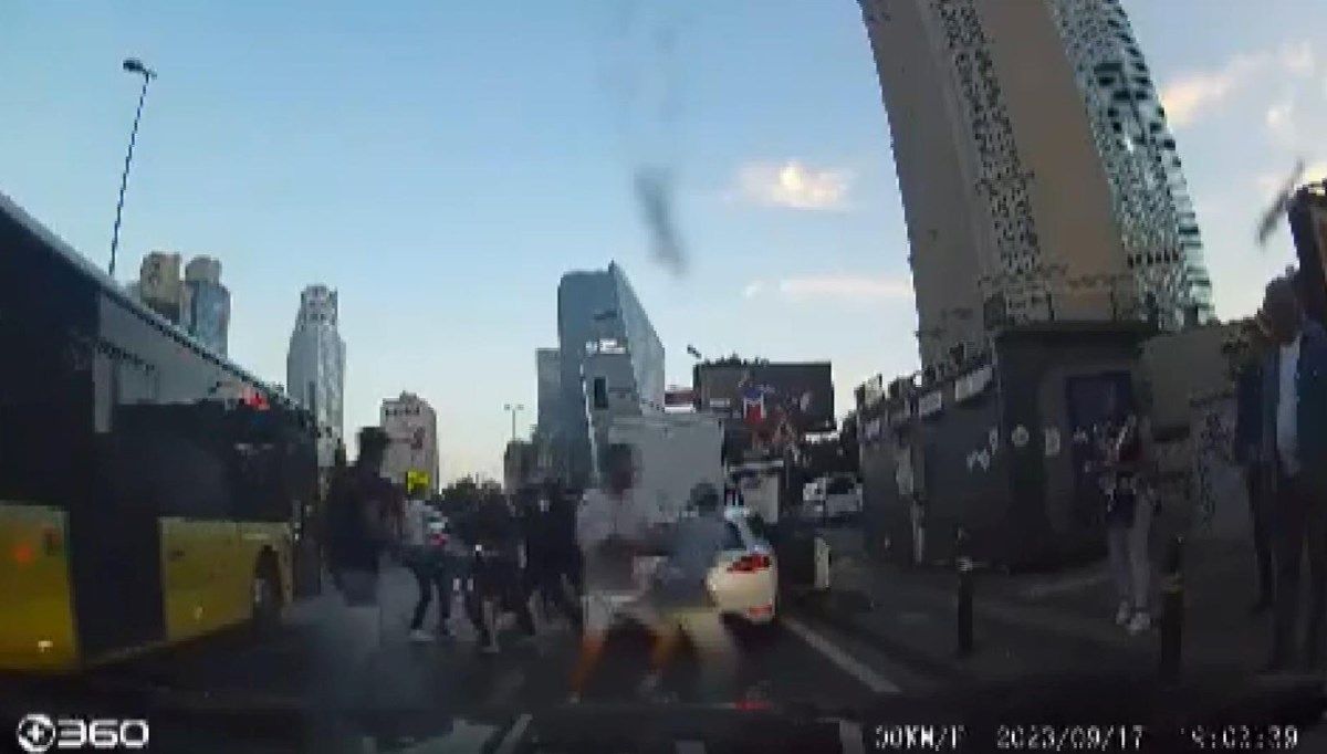 Kağıthane'de trafikte tekme tokat kavga Kağıthane'de trafikte tekme tokat kavga