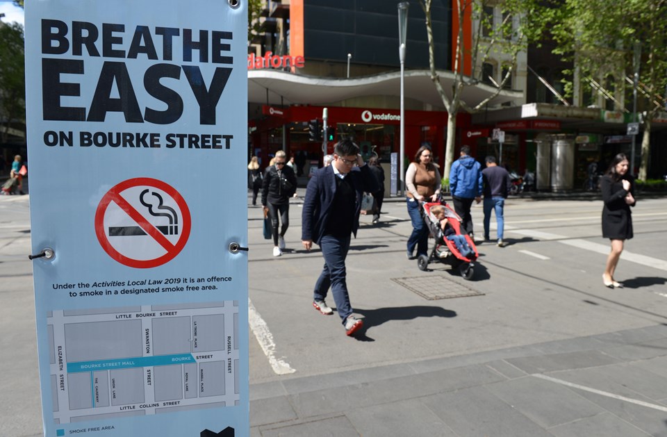 Avustralya'nın ünlü caddesinde sigara yasaklandı - 1