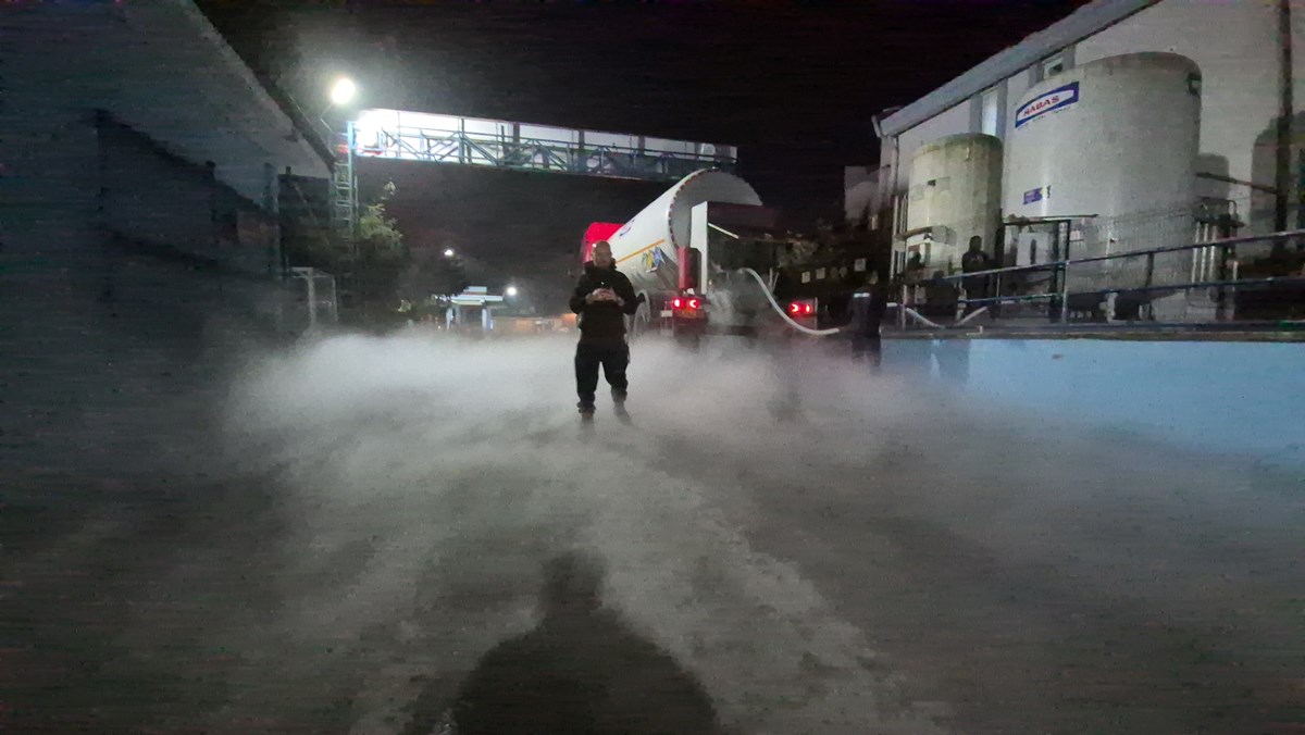 Sızıntı nedeniyle zemini sis bulutu kapladı.