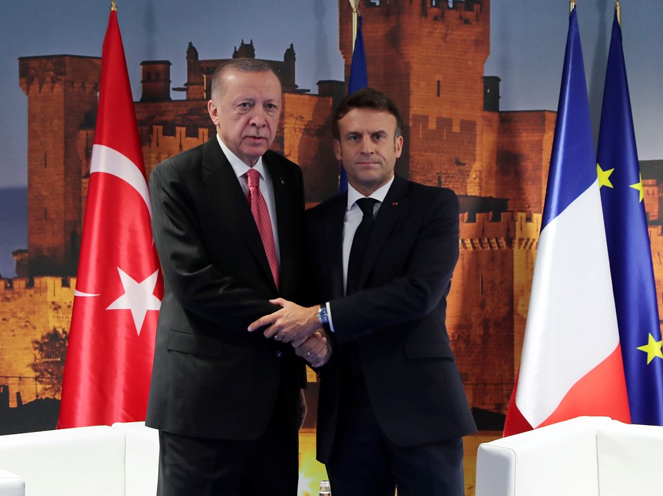 Cumhurbaşkanı Erdoğan, NATO zirvesinde Macron ile görüştü - 1