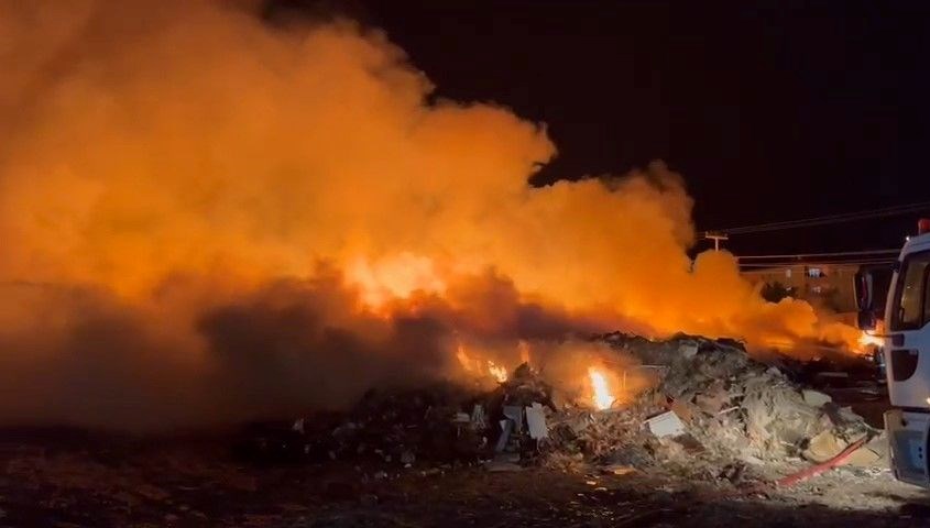 Tekirdağ'da hurdalık yangını