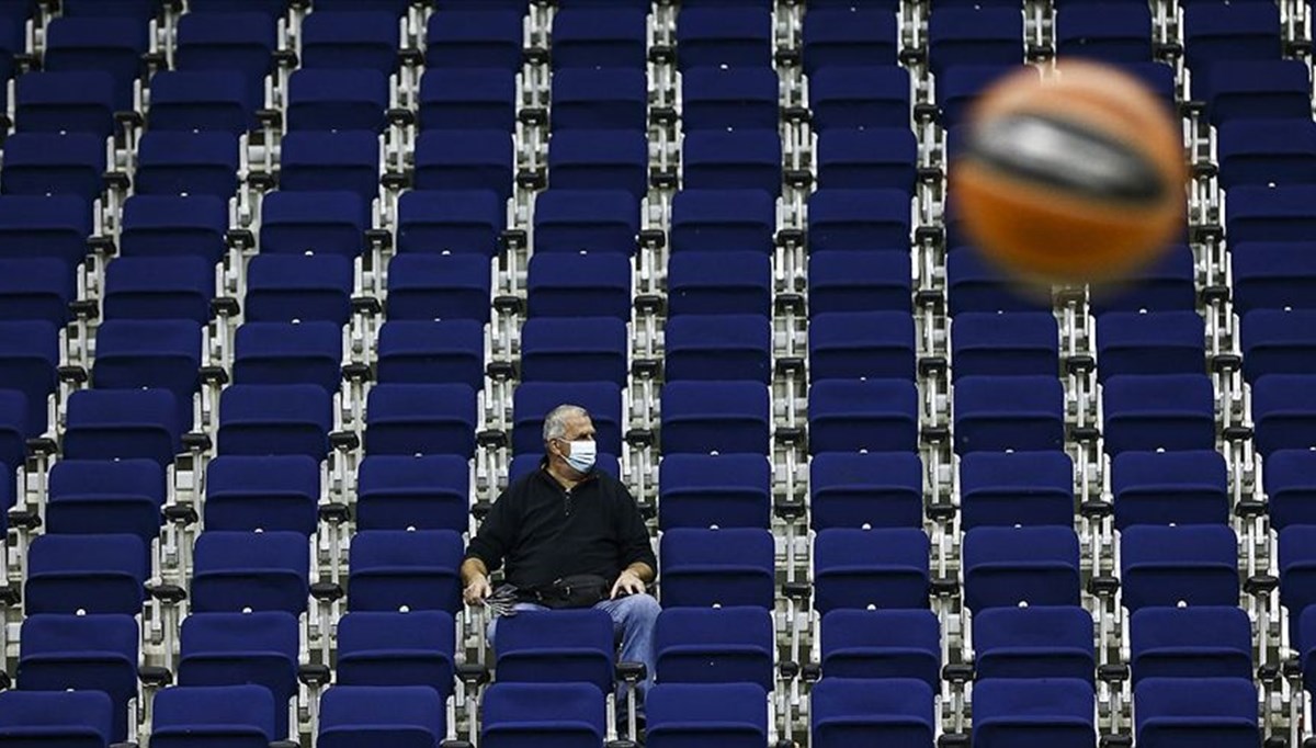 Basketbolda salonlara tam kapasiteyle seyirci alınacak