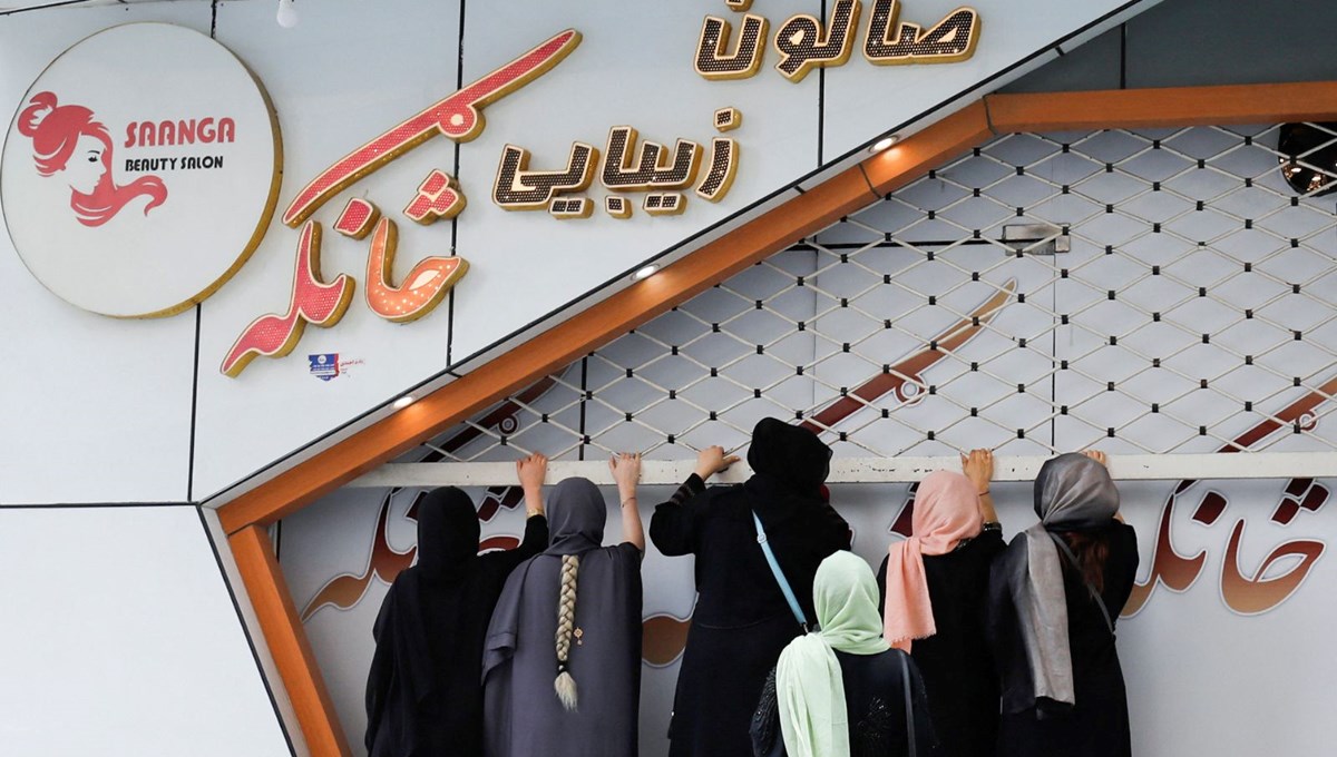 Afganistan'da güzellik salonları kapanıyor: 60 bin kadın işsiz kalacak Afganistan'da güzellik salonları kapanıyor: 60 bin kadın işsiz kalacak