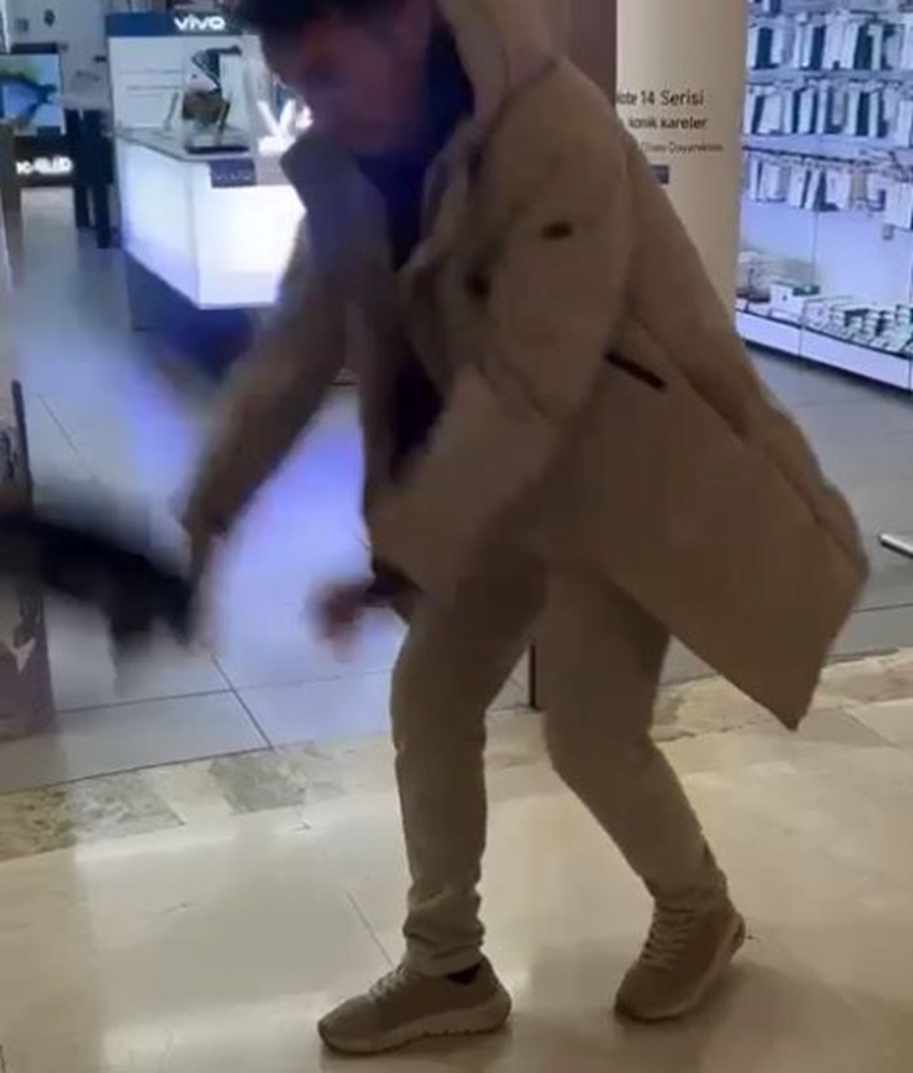 Süpürge Kabusu: Vatandaş, Defalarca Bozulan Süpürgesini Mağaza Önünde İmha Etti 75 qctSlYYyqU23tzbKCfDgpw