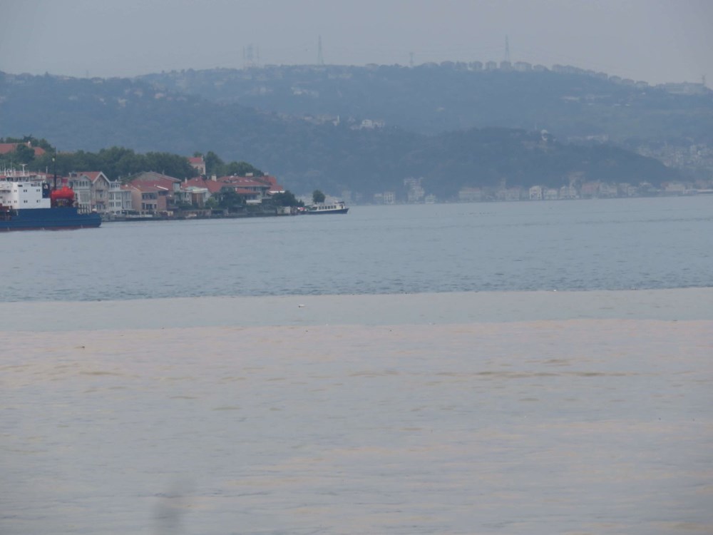 İstanbul'da şiddetli yağış: Yollar göle döndü, boğaza çamurlu su aktı - 29