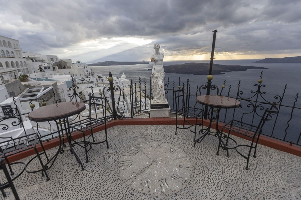 Turizmin gözdesi Santorini şimdi bir hayalet şehir - 1