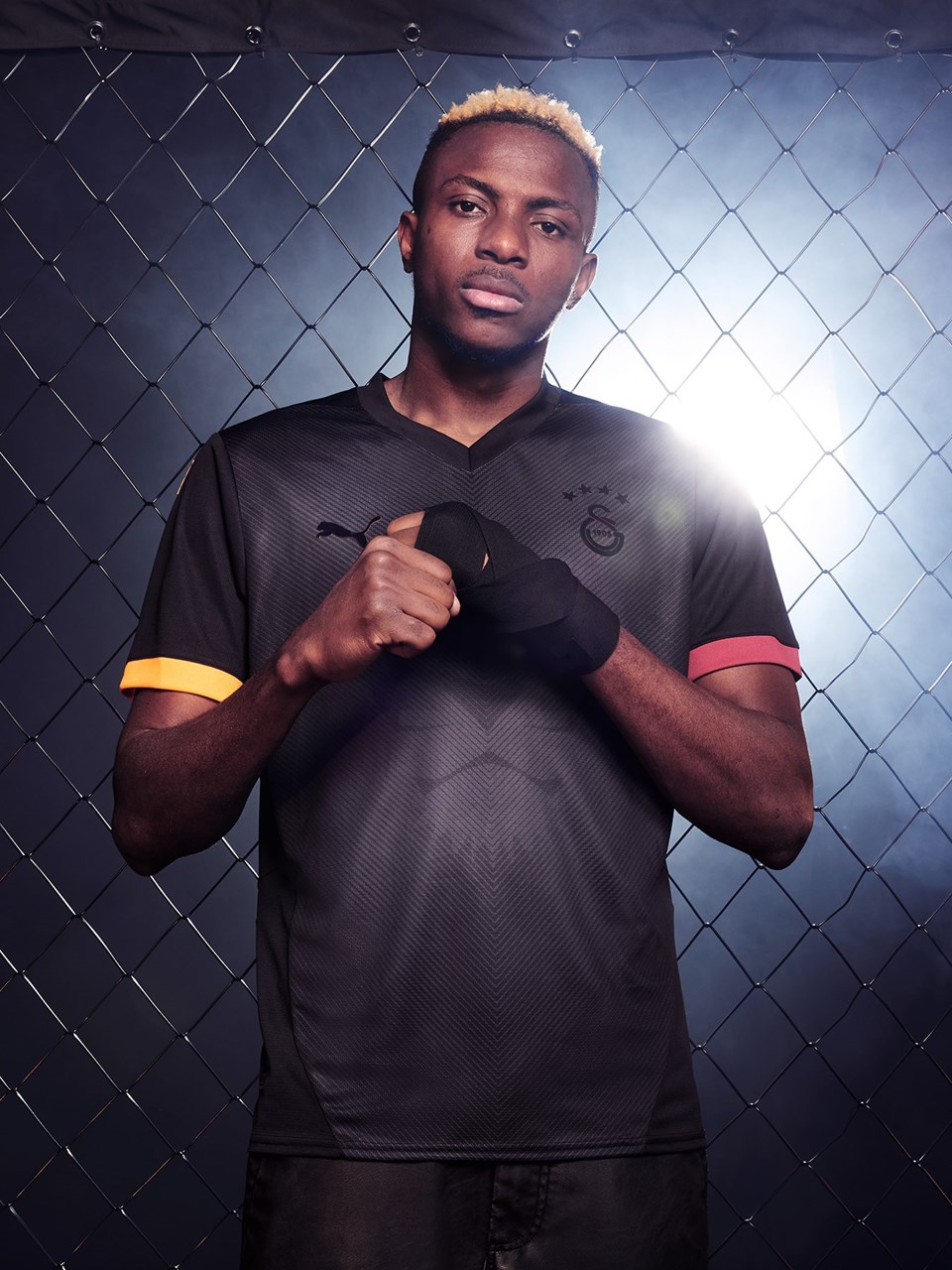 Galatasaray, 2024/25 sezonu özel formasını tanıttı - 1