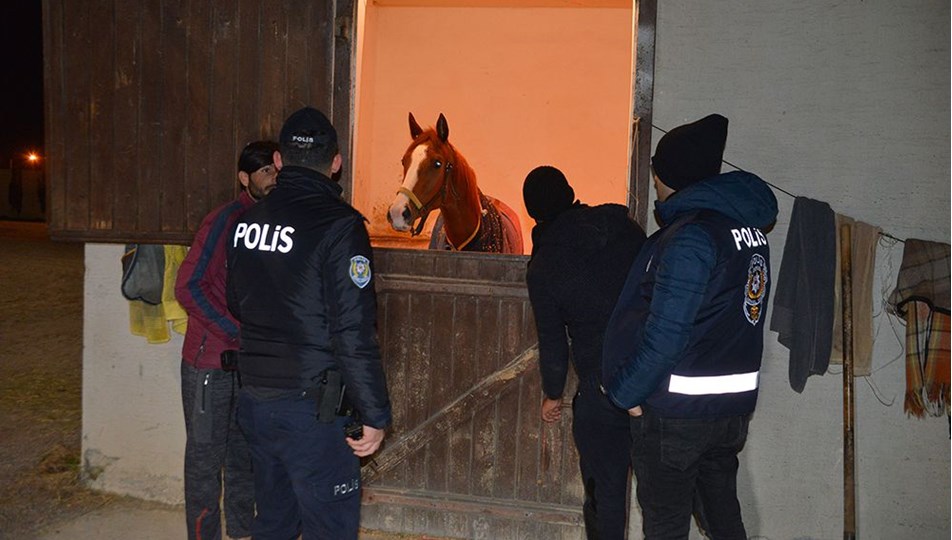 Adana polisinden hipodromda arama