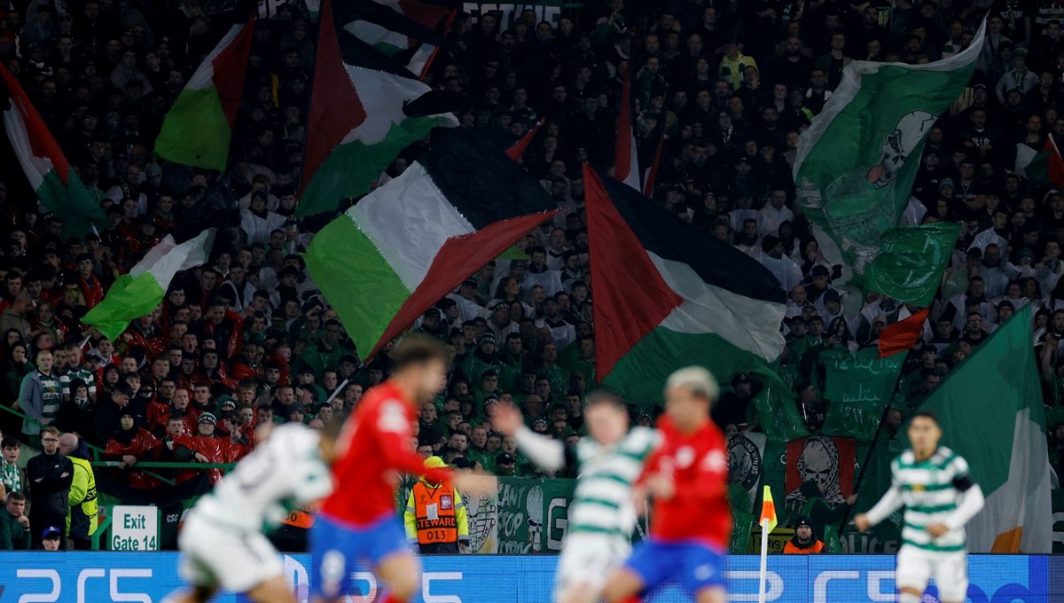 Celtic, Filistin bayrağı açan taraftarların kombinelerini iptal etti Celtic, Filistin bayrağı açan taraftarların kombinelerini iptal etti
