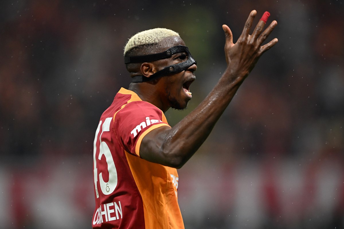 Osimhen ve Beşiktaş forması giyen Wilfred Ndidi