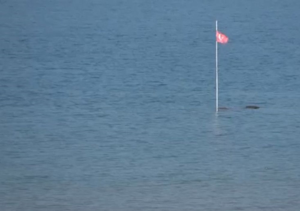 Barajın suyu çekilince, kayalığa yürüyerek gidilmeye başlandı - 7